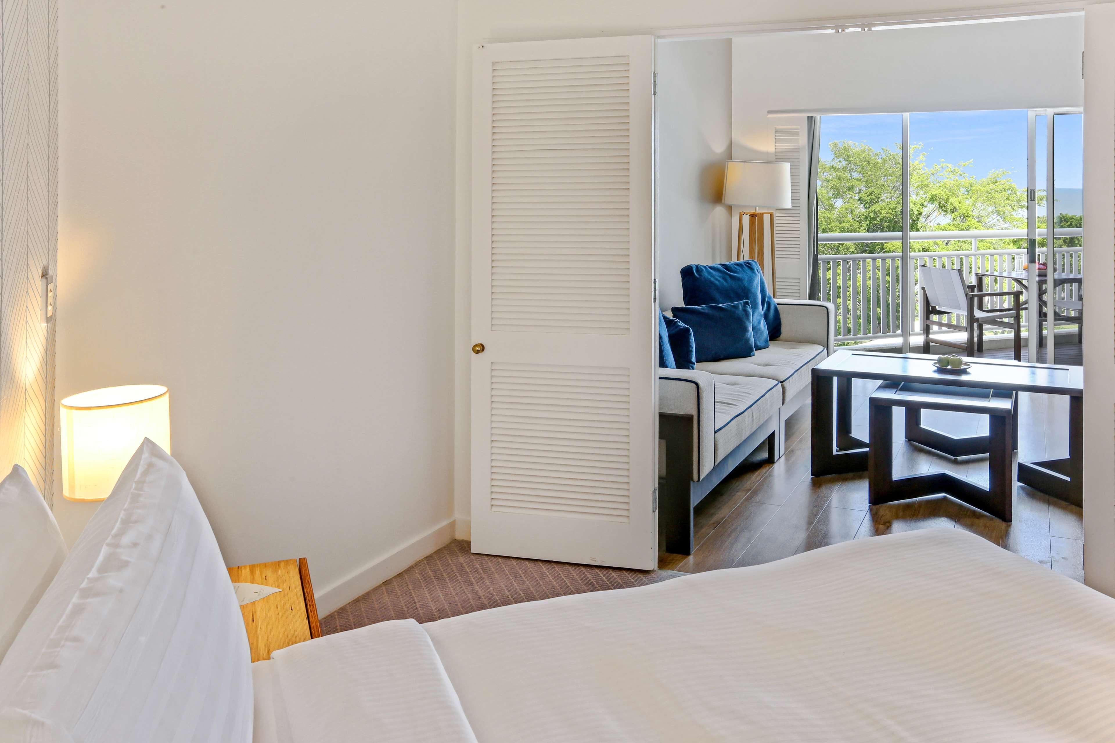 Shangri-La The Marina, Cairns Exterior photo A bedroom at the Inn