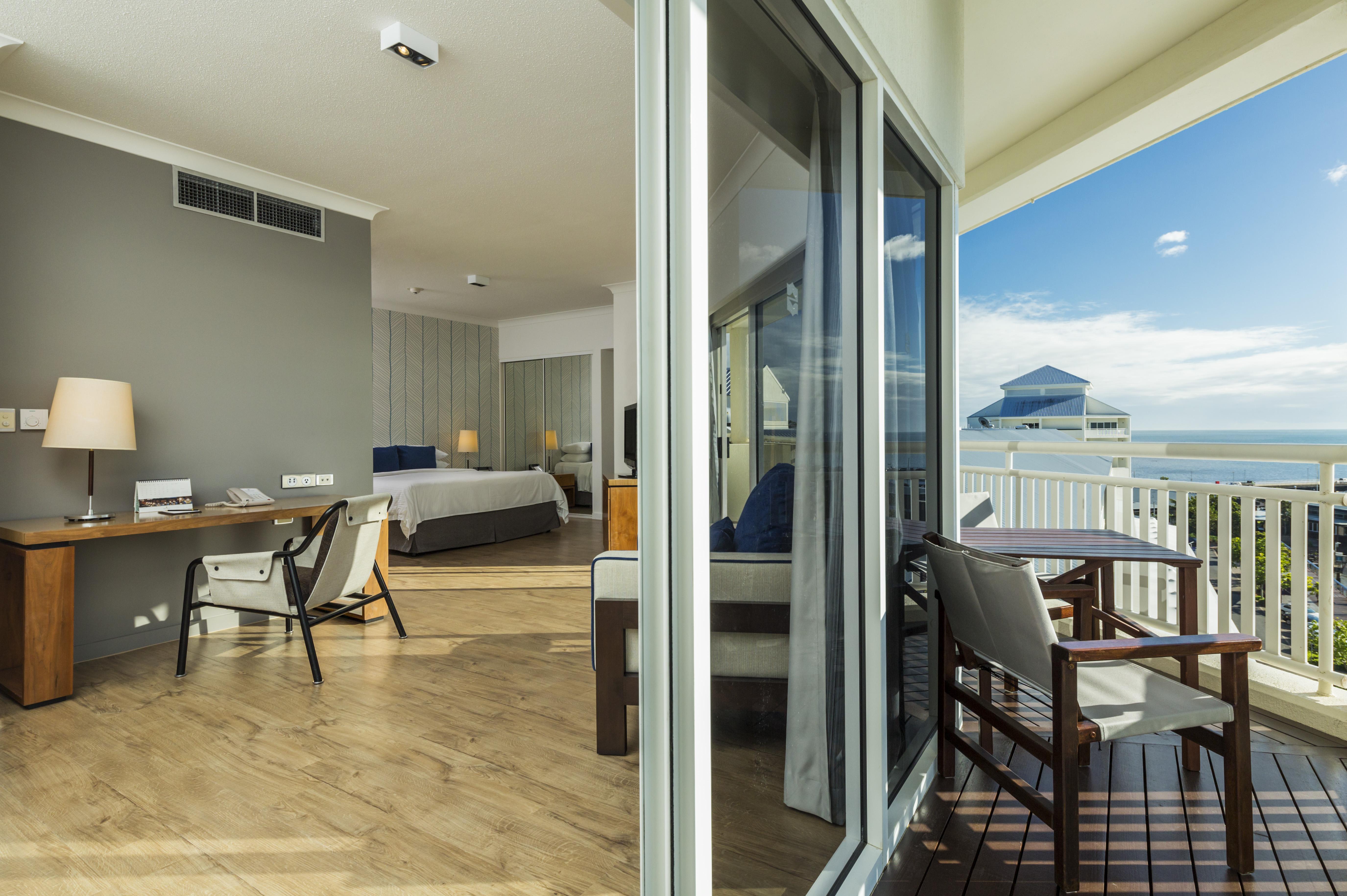 Shangri-La The Marina, Cairns Exterior photo Deluxe Ocean View