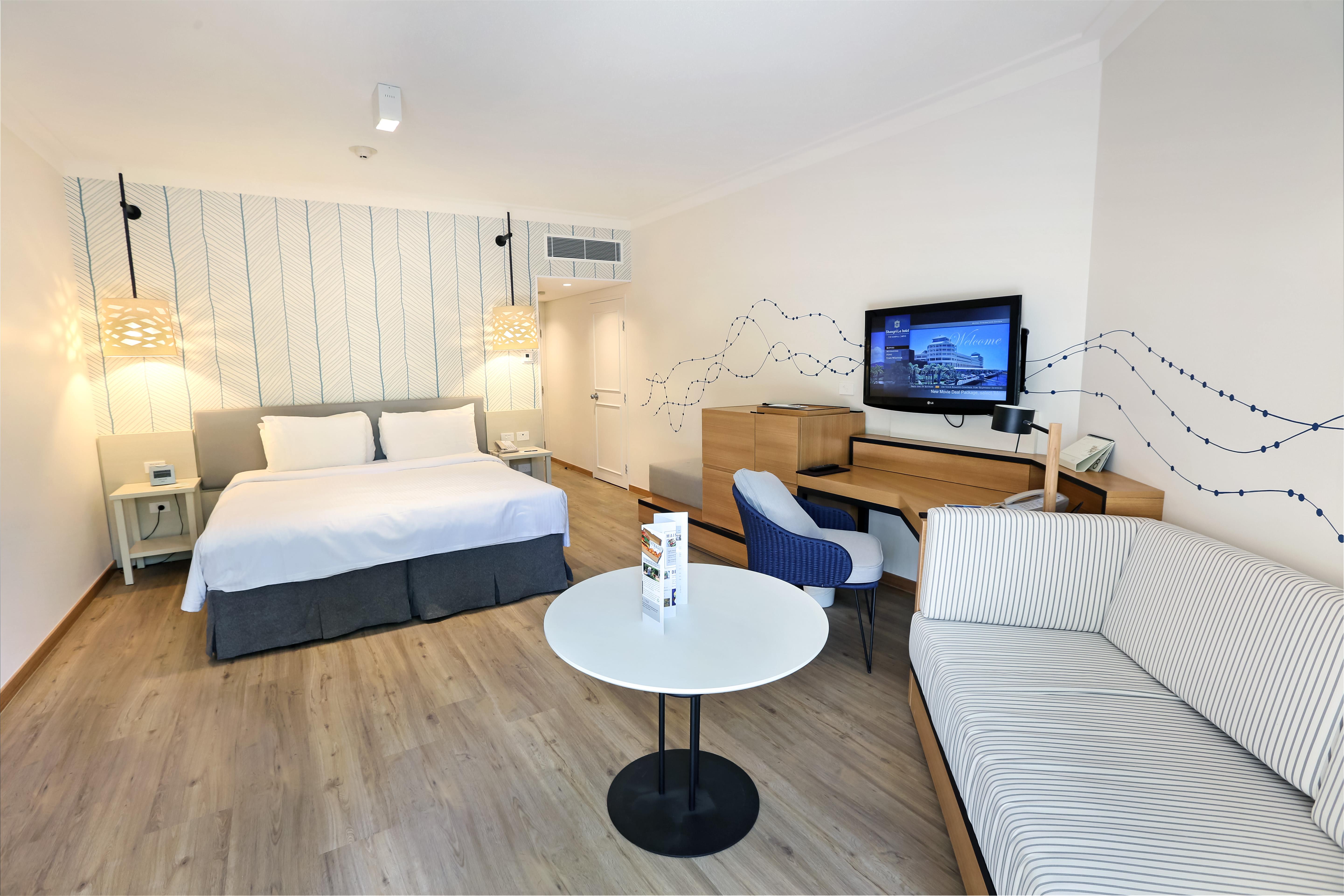 Shangri-La The Marina, Cairns Exterior photo A room at the hotel