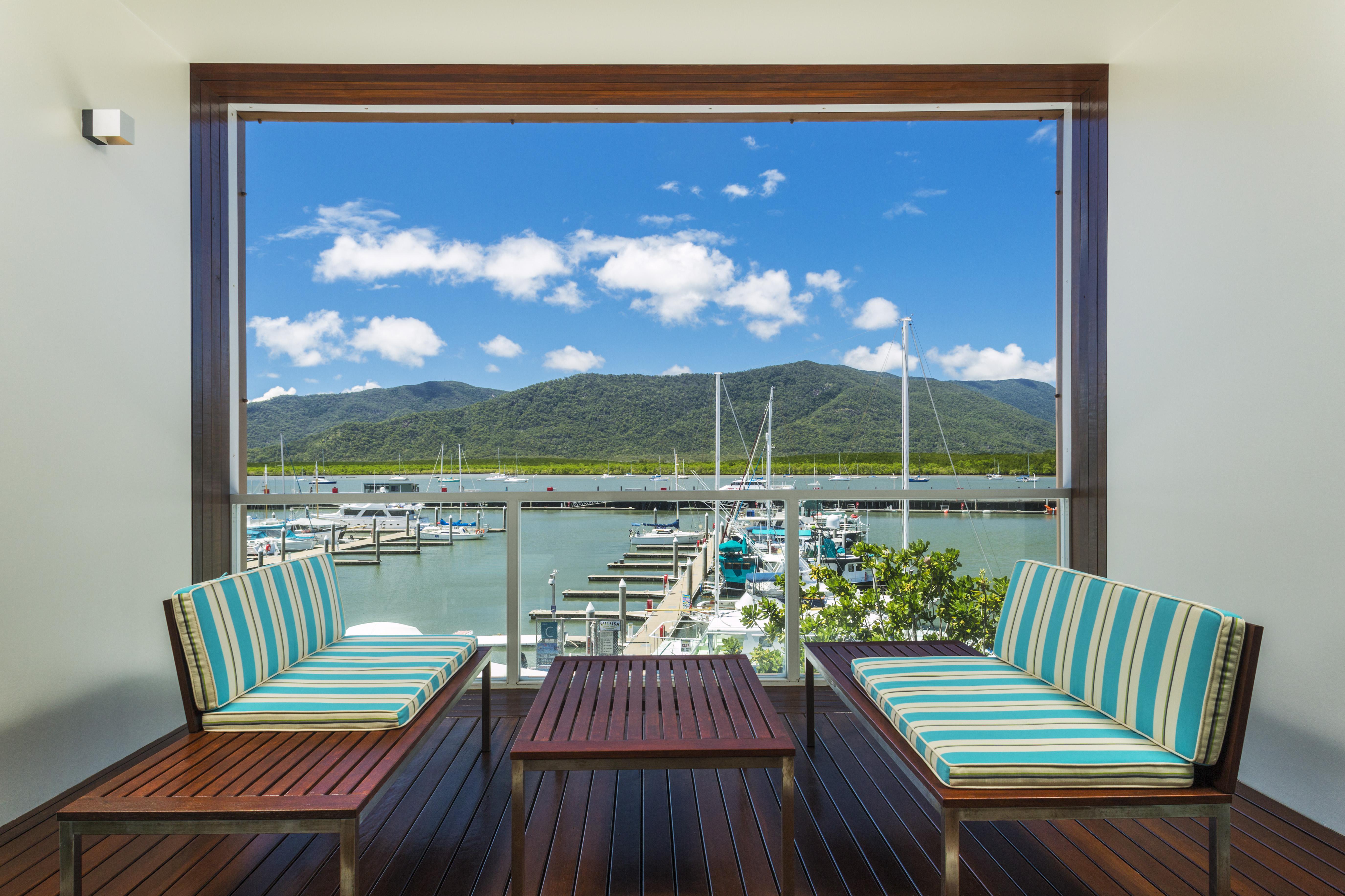 Shangri-La The Marina, Cairns Exterior photo View from the balcony of a suite at the Mantra on the Marina