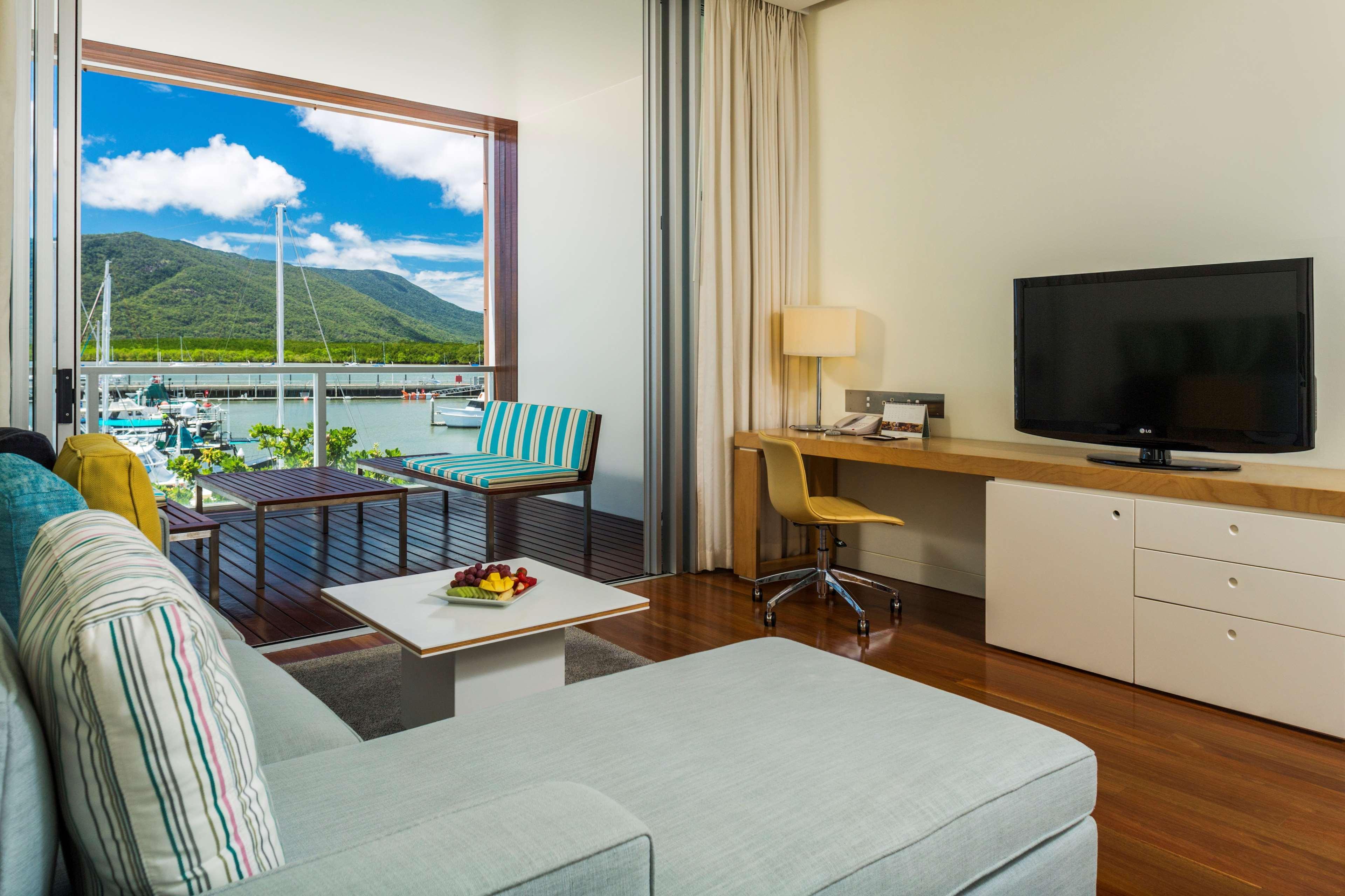 Shangri-La The Marina, Cairns Exterior photo Deluxe Ocean View