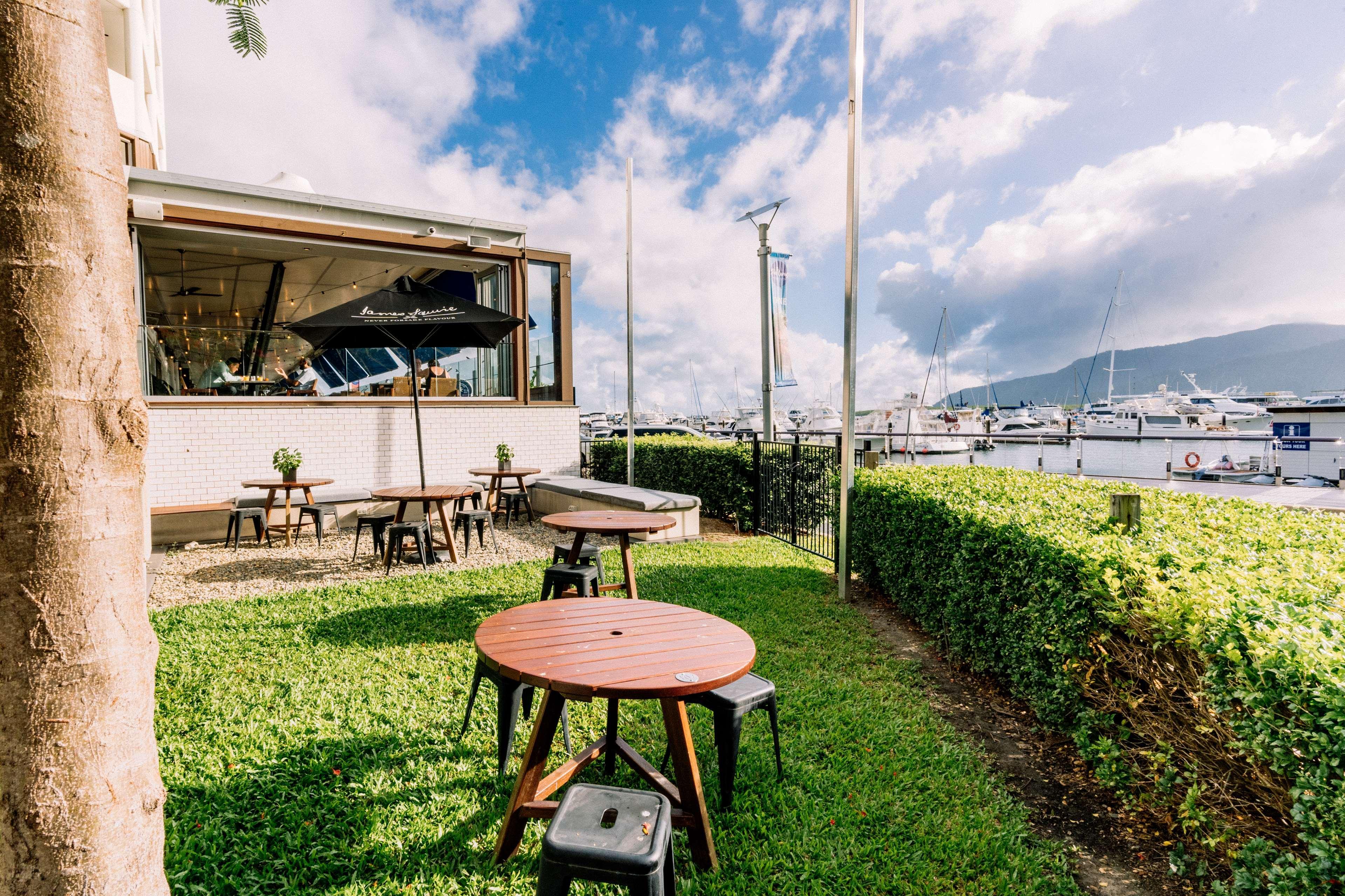 Shangri-La The Marina, Cairns Exterior photo The Deck at the Royal Yacht Club, 2019