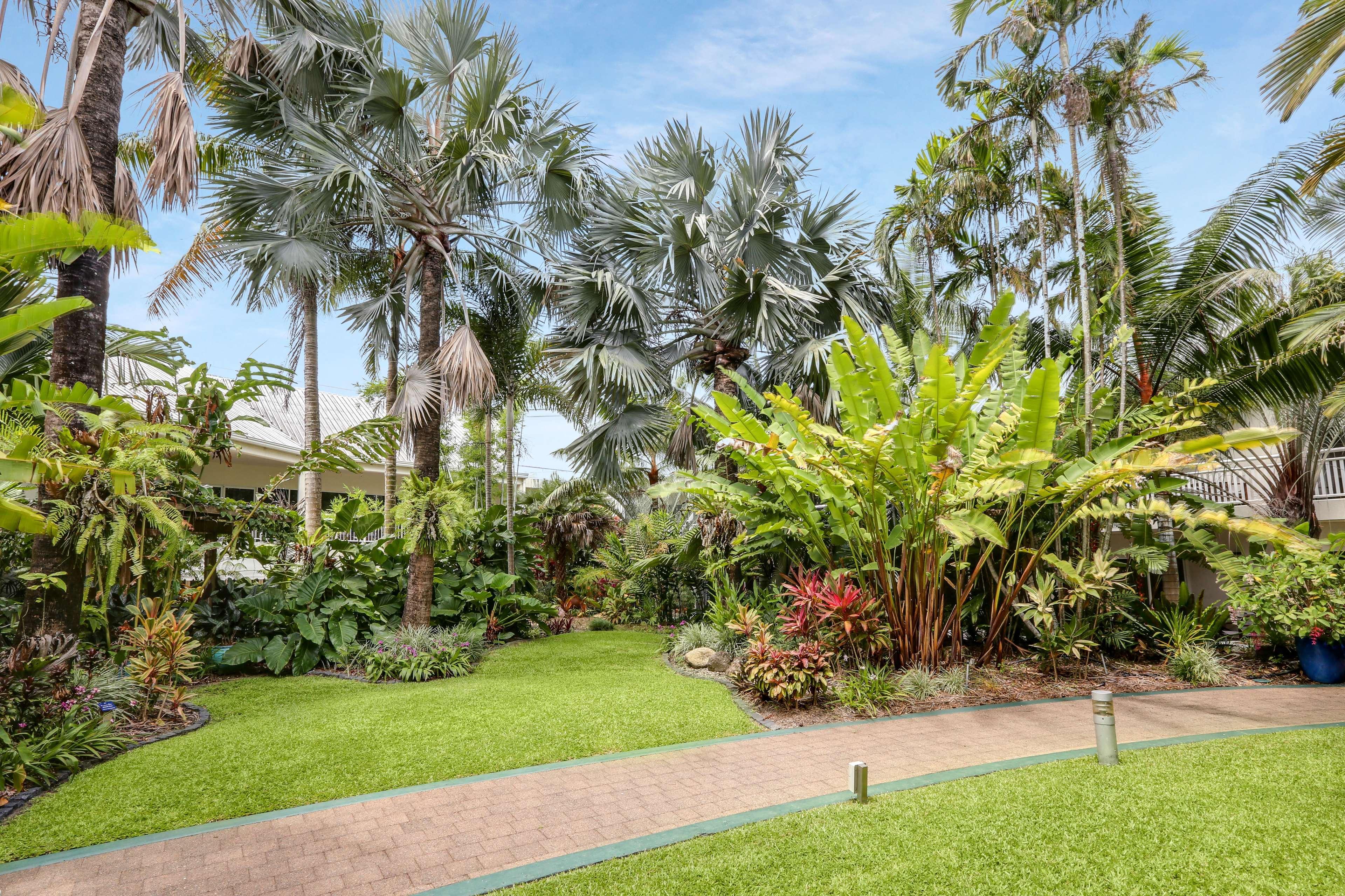 Shangri-La The Marina, Cairns Exterior photo The Gardens of the Cairns Botanic Gardens