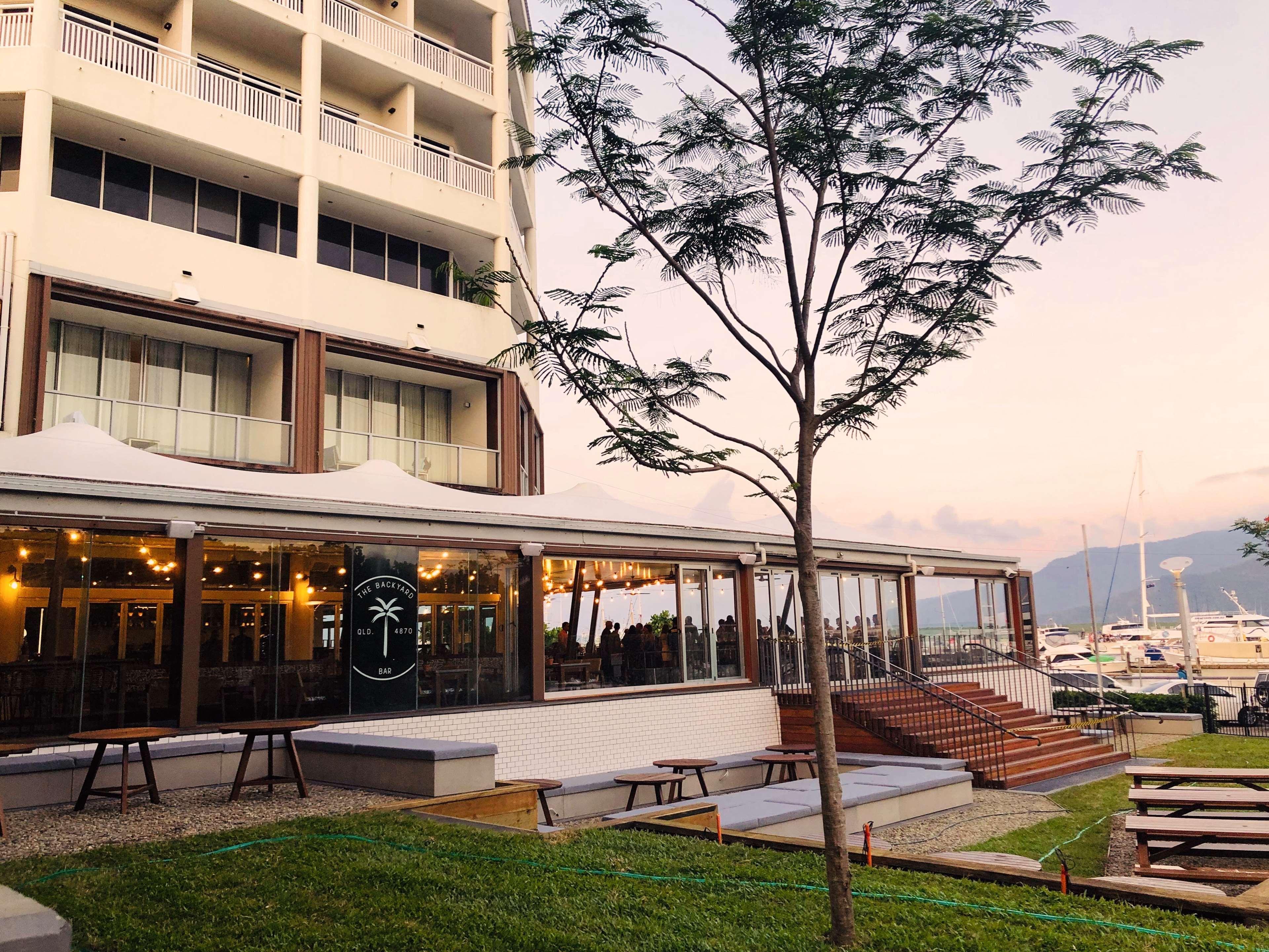 Shangri-La The Marina, Cairns Exterior photo The lawn at the Royal Hong Kong Yacht Club