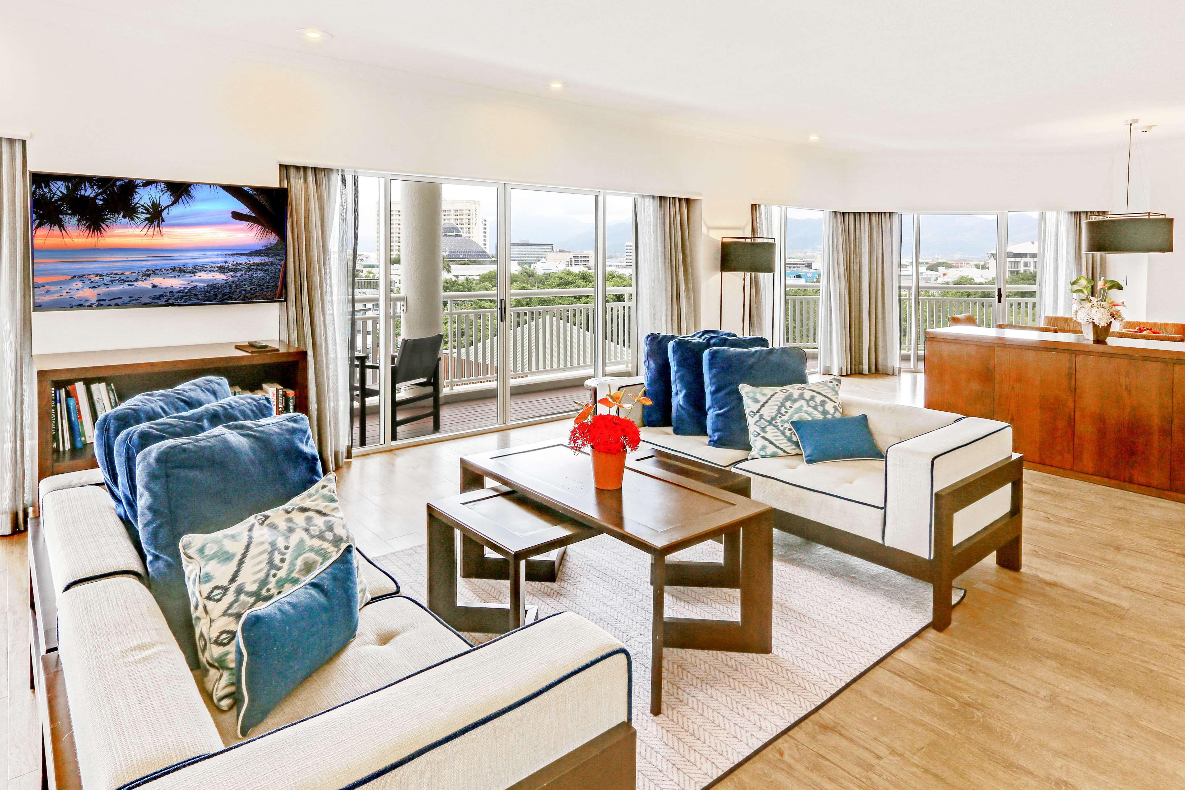 Shangri-La The Marina, Cairns Exterior photo The living room of a three-bedroom penthouse at The Ivy at Riverview