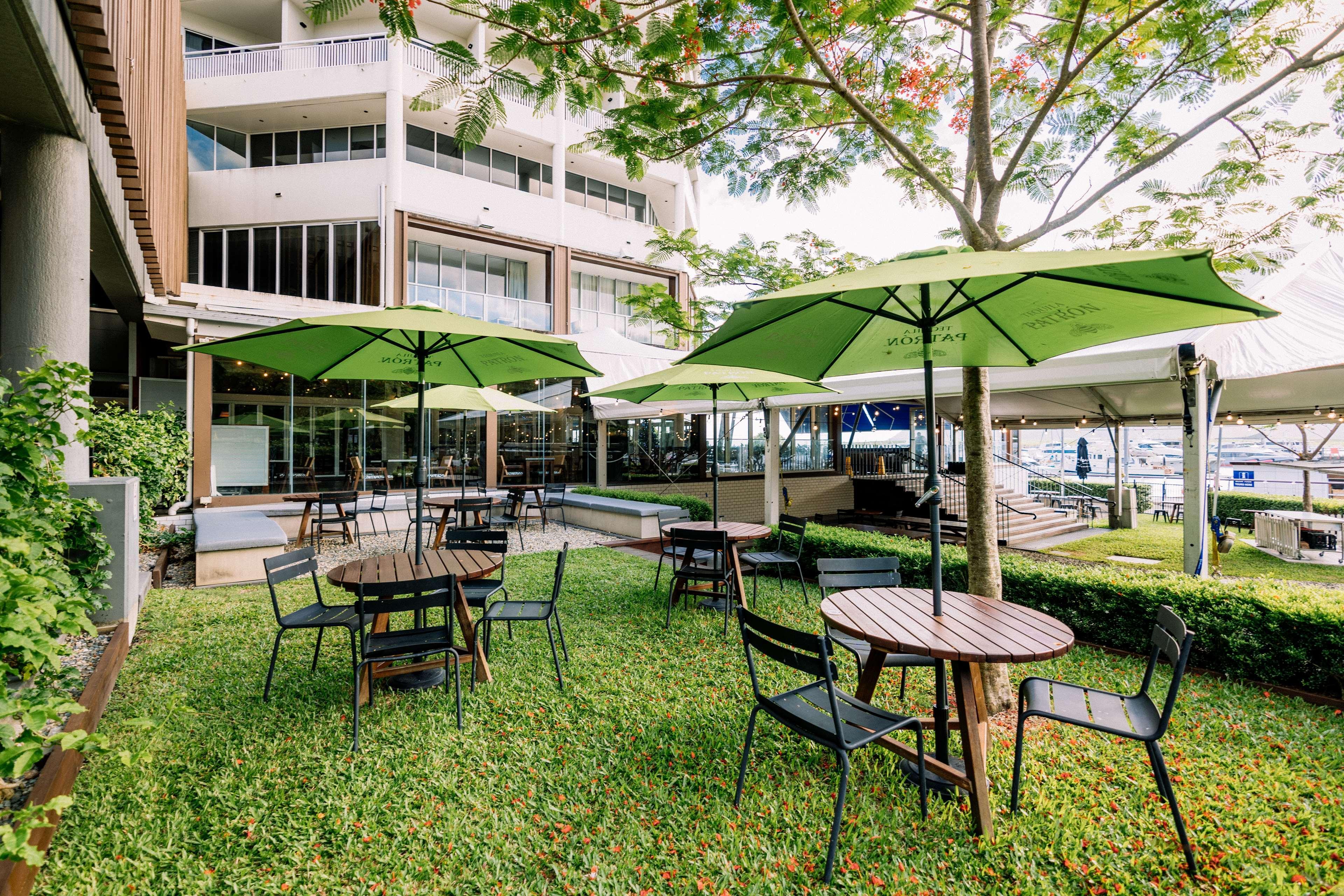 Shangri-La The Marina, Cairns Exterior photo The garden at the hotel