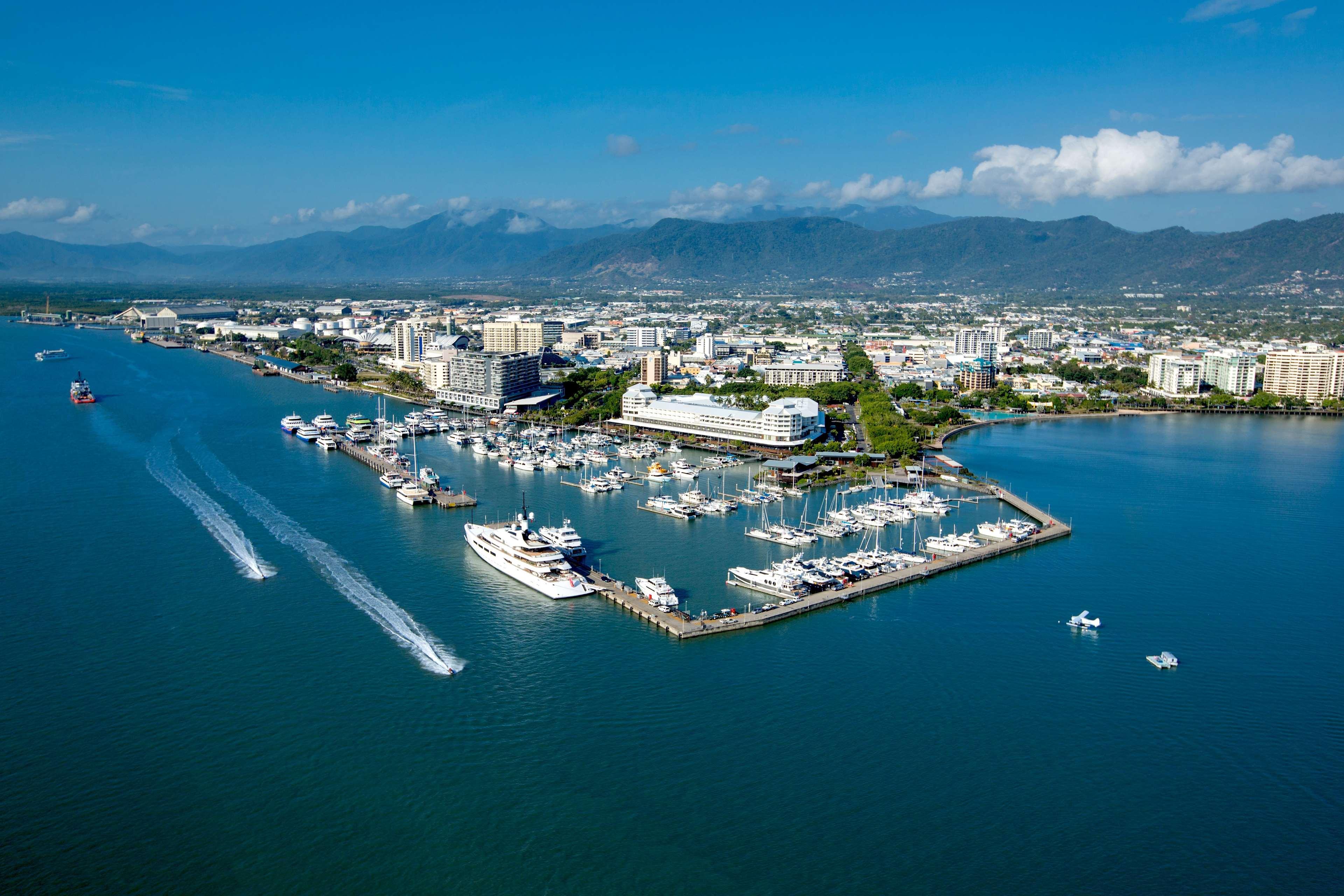 Shangri-La The Marina, Cairns Exterior photo Aerial view of the Cairns Marina