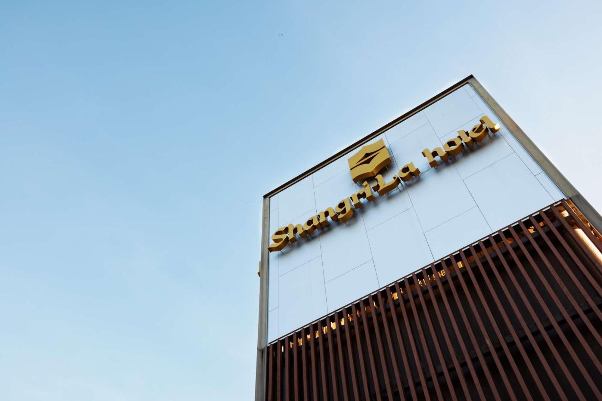 Shangri-La The Marina, Cairns Exterior photo Sharq Plaza Hotel