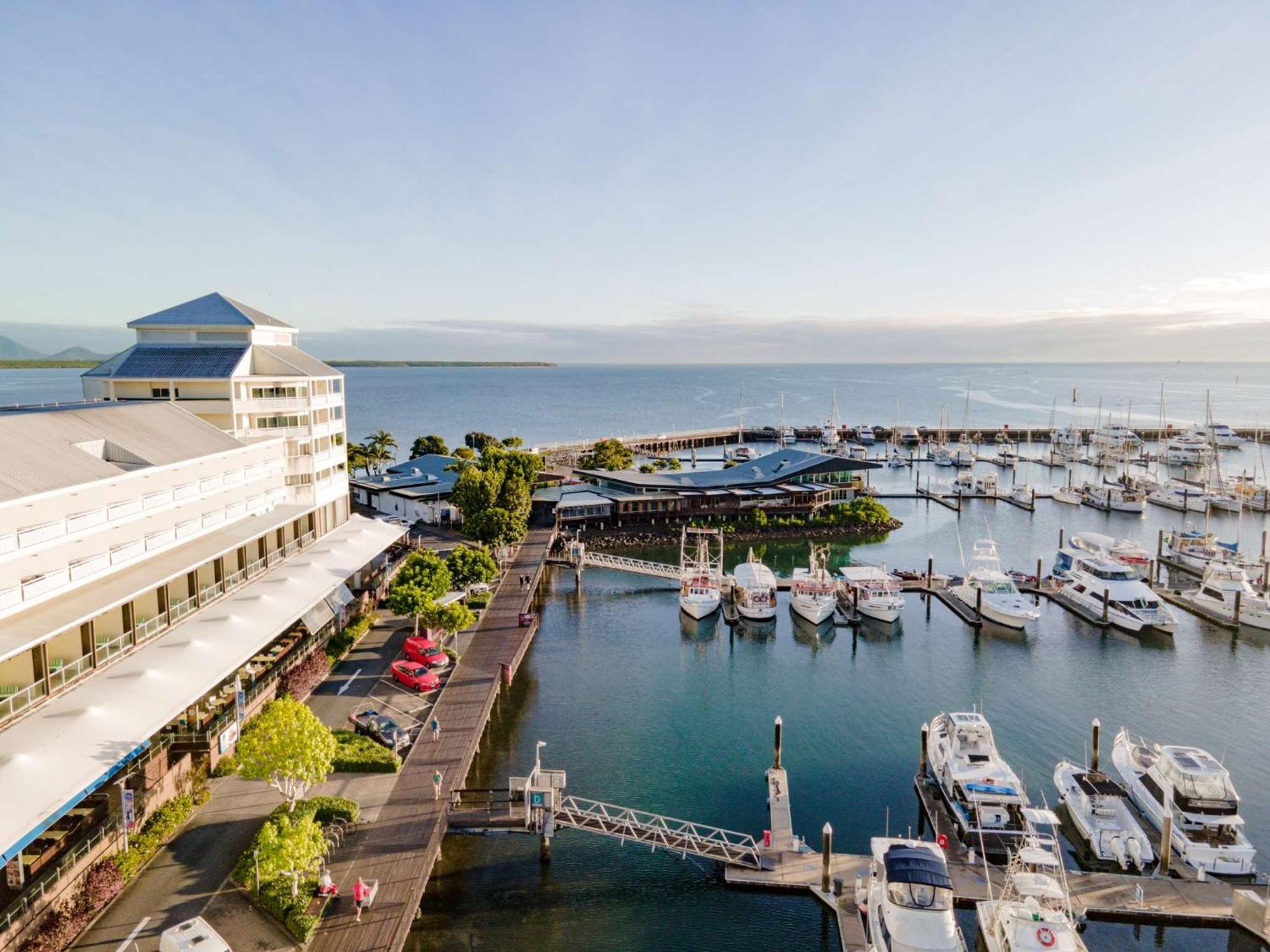 Shangri-La The Marina, Cairns Exterior photo The Strand, Townsville